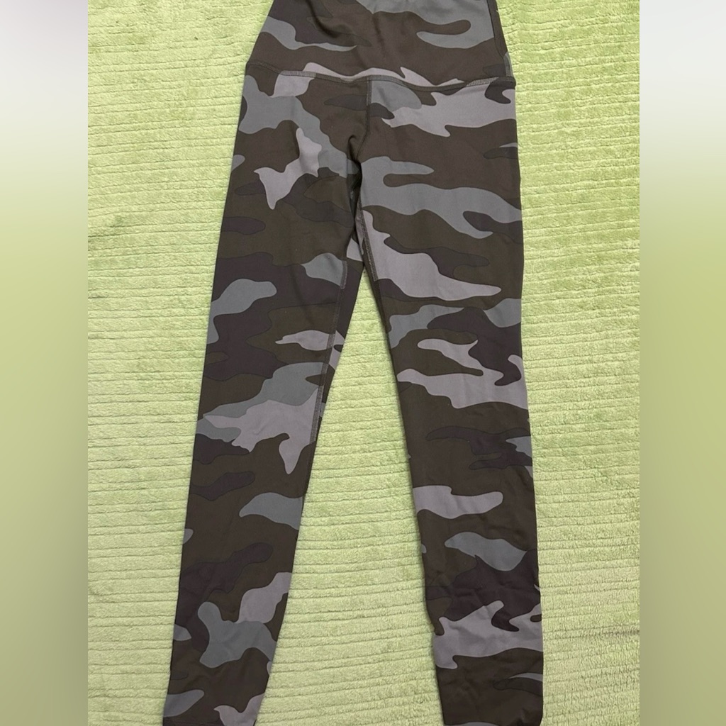 Victoria’s Secret Pink Camouflage Ultimate Leggings,S,Nwt